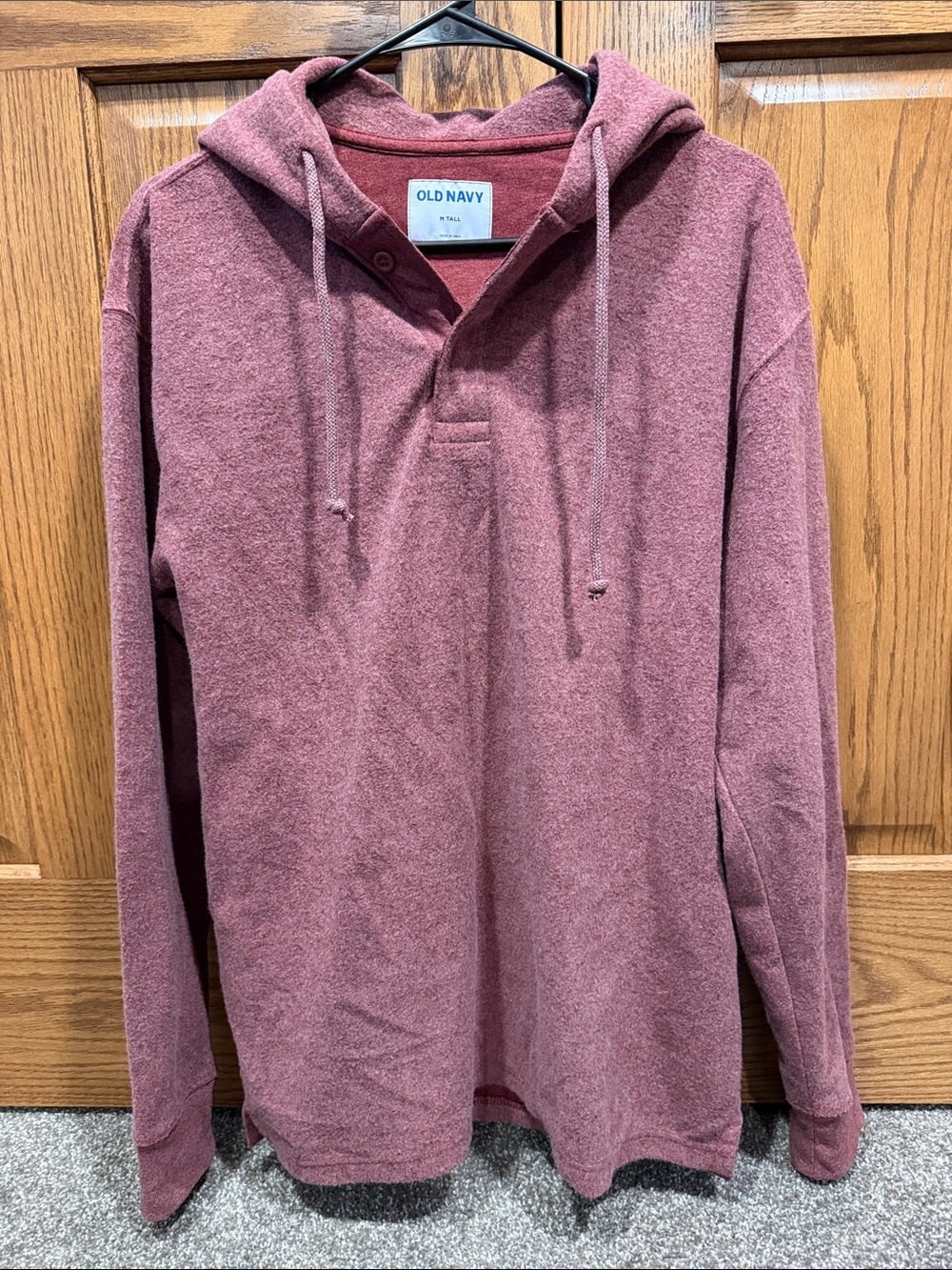 Like new! Old Navy Men's 1/4 Hoodie in Maroon size MT